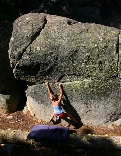Clair Nicholas on Greaser, V4 at The Snags area of The Secret Boulders...