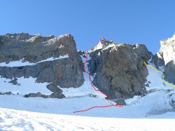 V Notch route in red. Descent in yellow.