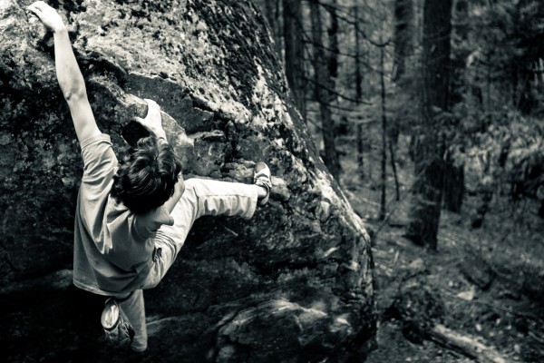 Keenan Takahasi on The King &#40;V7&#41;, Cathedral Boulders, Yosemite