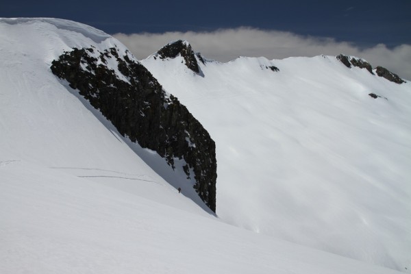 Clément skiing into Cloud Canyon.