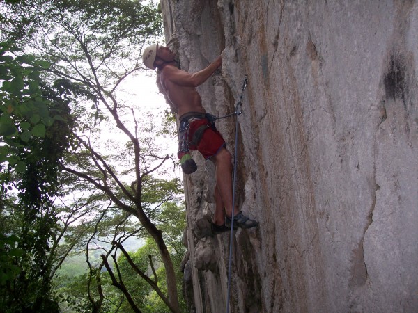 Second attempt of Paris Hilton 5.11b, it looked like an easy tufa clim...