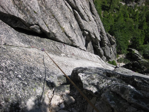 Six Toe Crack &#40;5.8&#41; -- looking down second pitch.  I traversed...