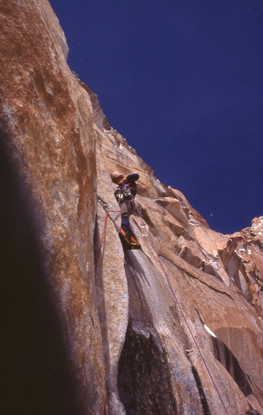Dennis leading 10th pitch